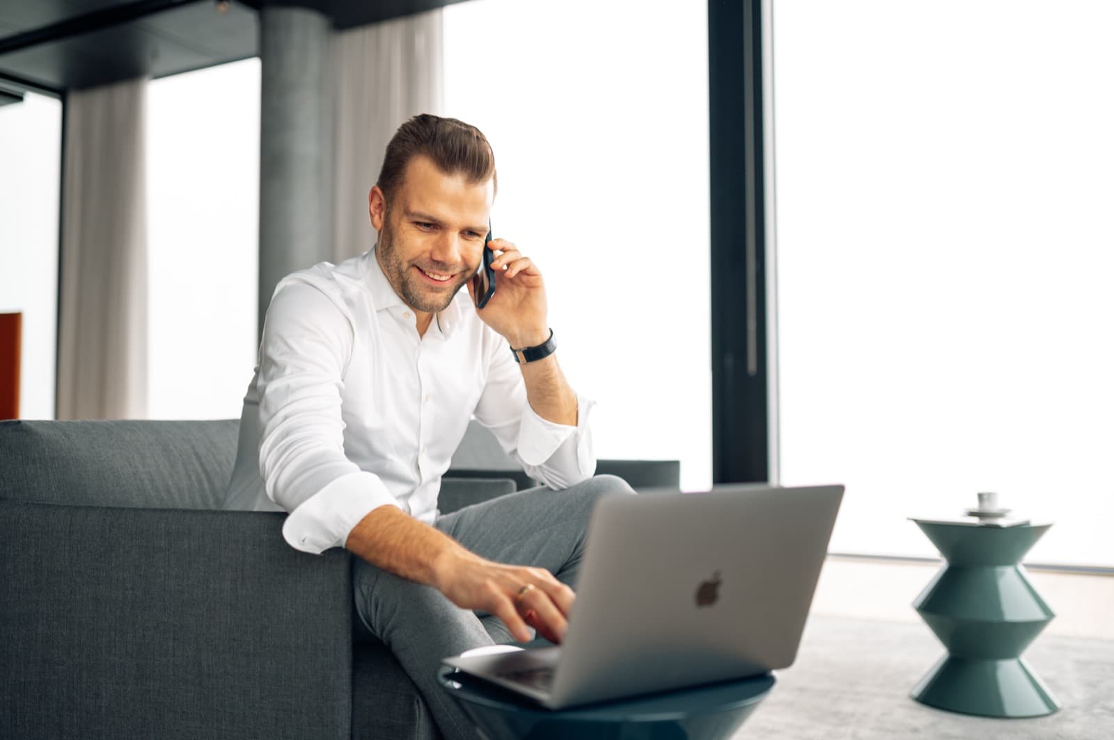 Michael Steinbach arbeitet an der täglichen Biturai-Ausgabe